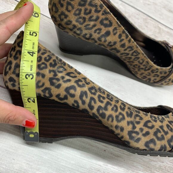 Sofft Womens Leopard Animal Print Closed Toe Dress Shoe Size 10M Heel - Picture 11 of 11